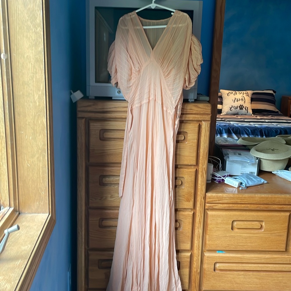 Real Vintage dress from great aunt Claudia size 0-1 rare!!! Light peach